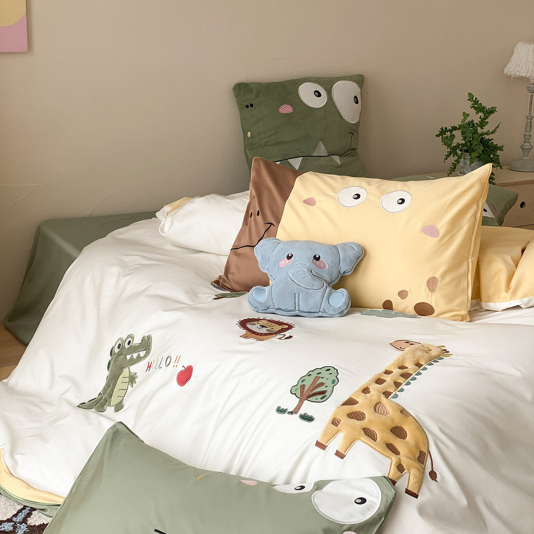 Children's bedding set with stitched safari appliqués and soft cotton blend