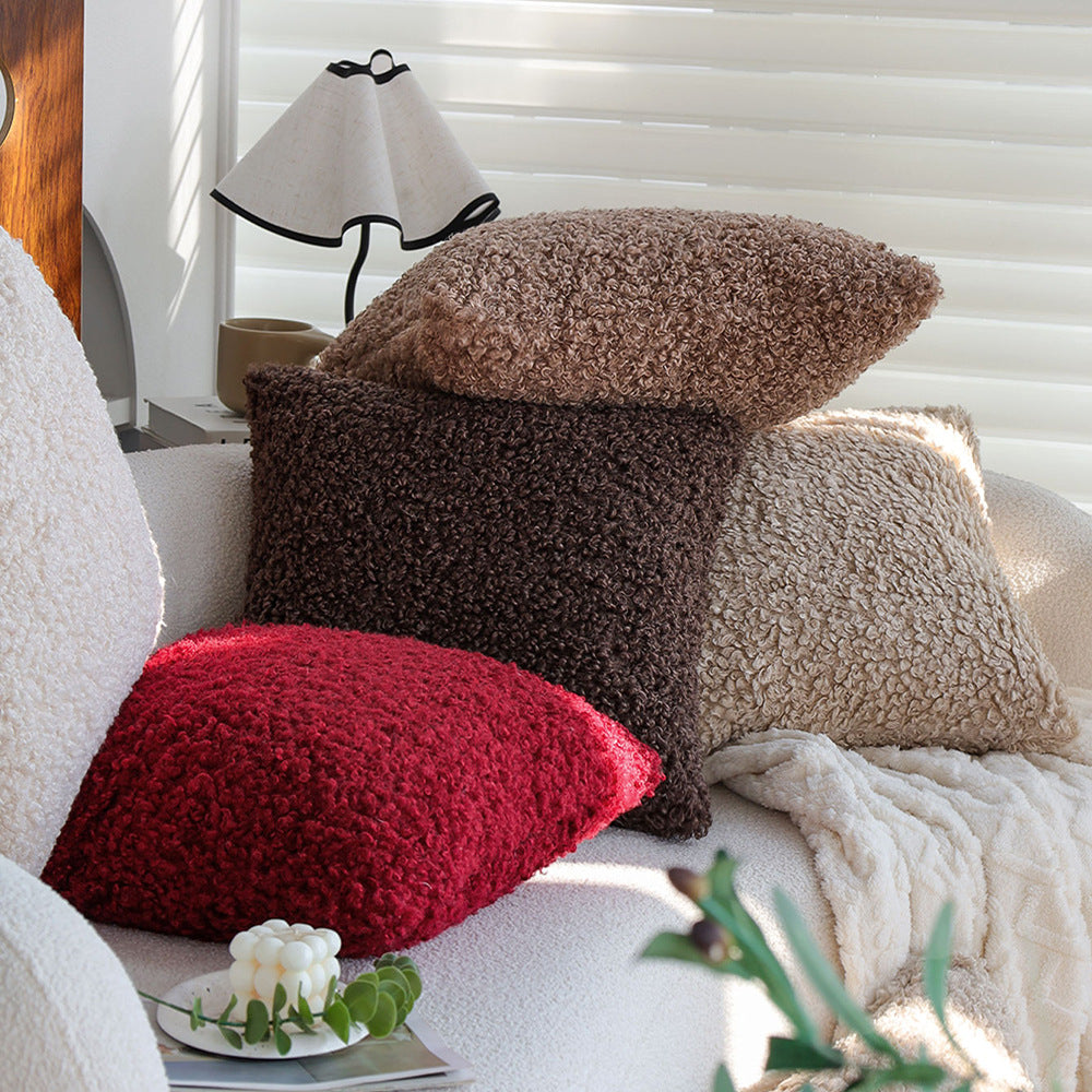Cuddly decorative pillow