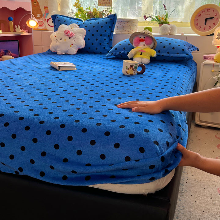 Cozy Polka Dot Fleece Mattress Cover