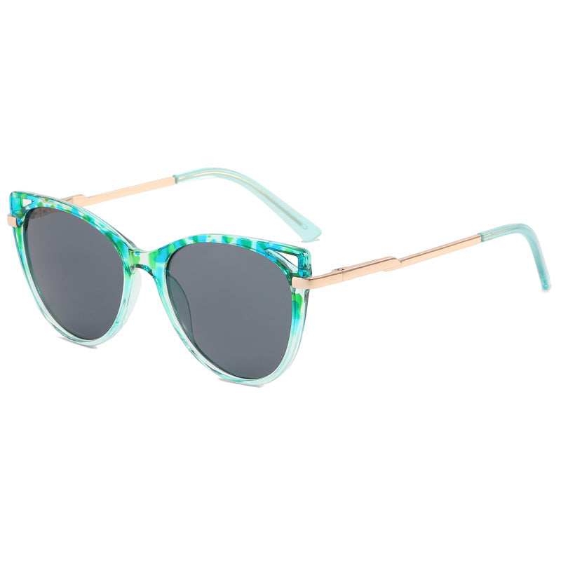 Ladies trendy cat-eye sunglasses with mirrored lenses Stornfield