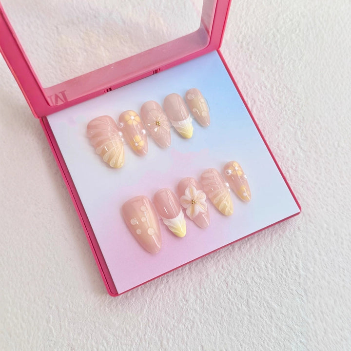 Decorative Press-On Nail Art Set with Floral and Pearl Accents