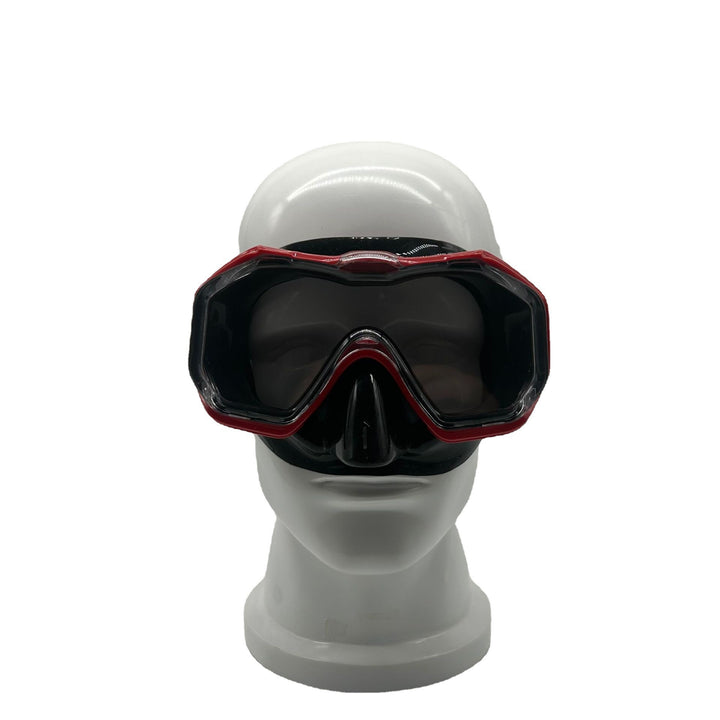 Diving mask with wide field of vision and anti-fog technology Stornfield