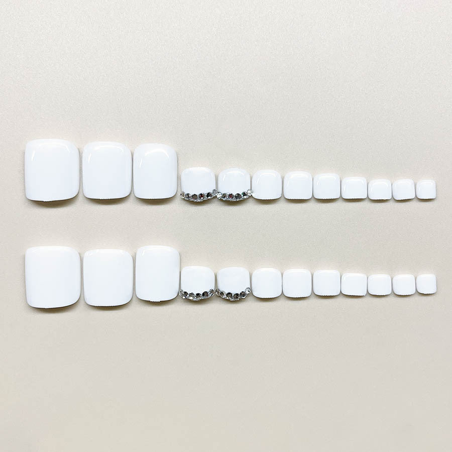 Nail art set with elegant high-gloss design and delicate accents Stornfield