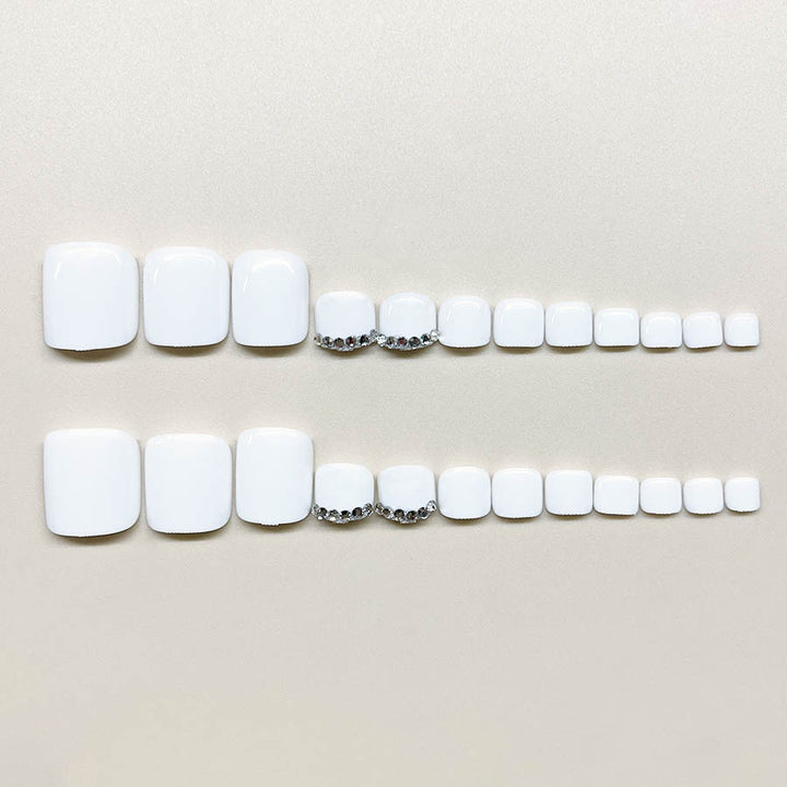 Nail art set with elegant high-gloss design and delicate accents Stornfield