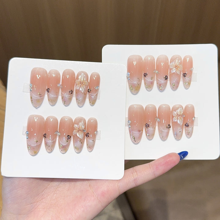 Artificial nails with delicate flower and glitter detail Stornfield