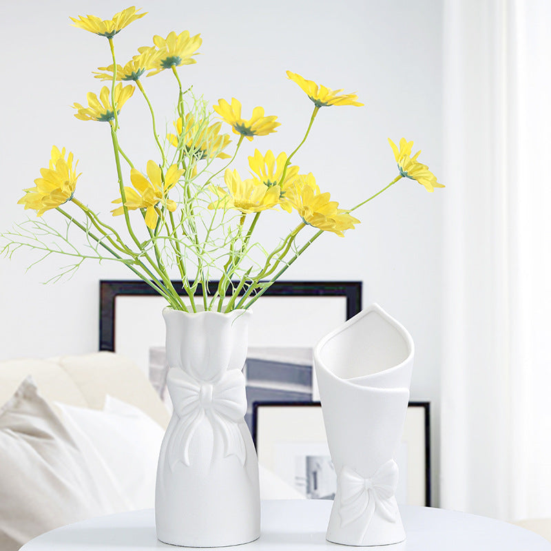 Decorative Bow Vase Stornfeild