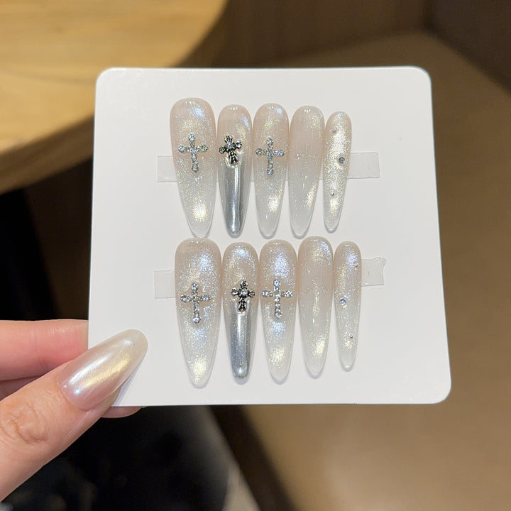 Glamorous artificial nails with sparkling accents Stornfield