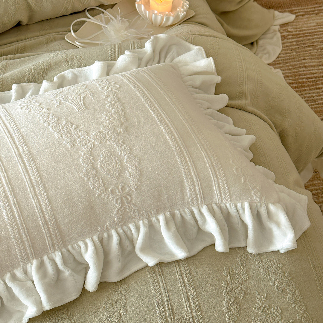 Romantic bedding set with ruffles and jacquard embossing