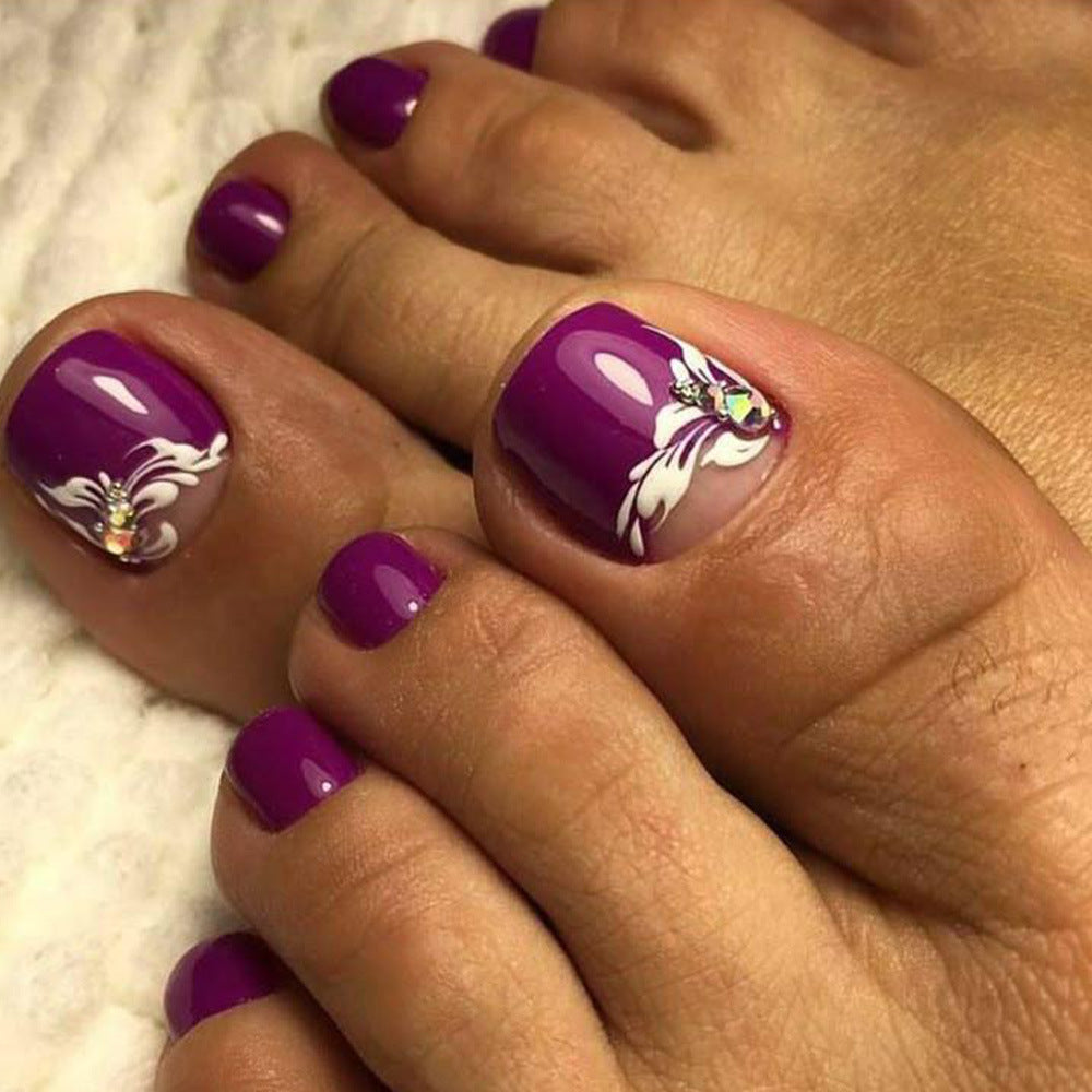 Nail art with Noble Flower Design Stornfield