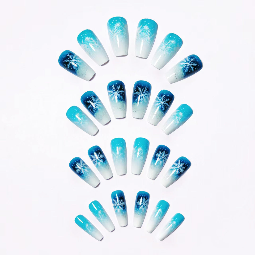 Creative artificial nails with winter snow motif Stornfield