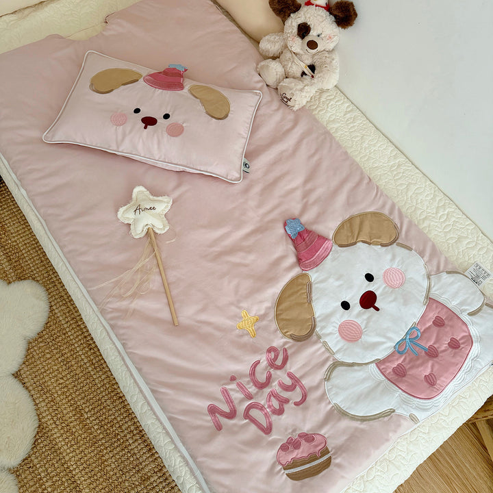 Children's sleeping bag and pillowcase set with quilted dog motif appliqué