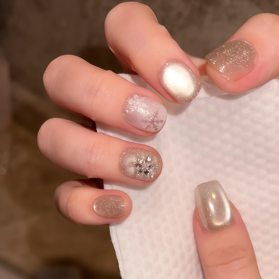 Artificial nails with festive snowflake design Stornfield