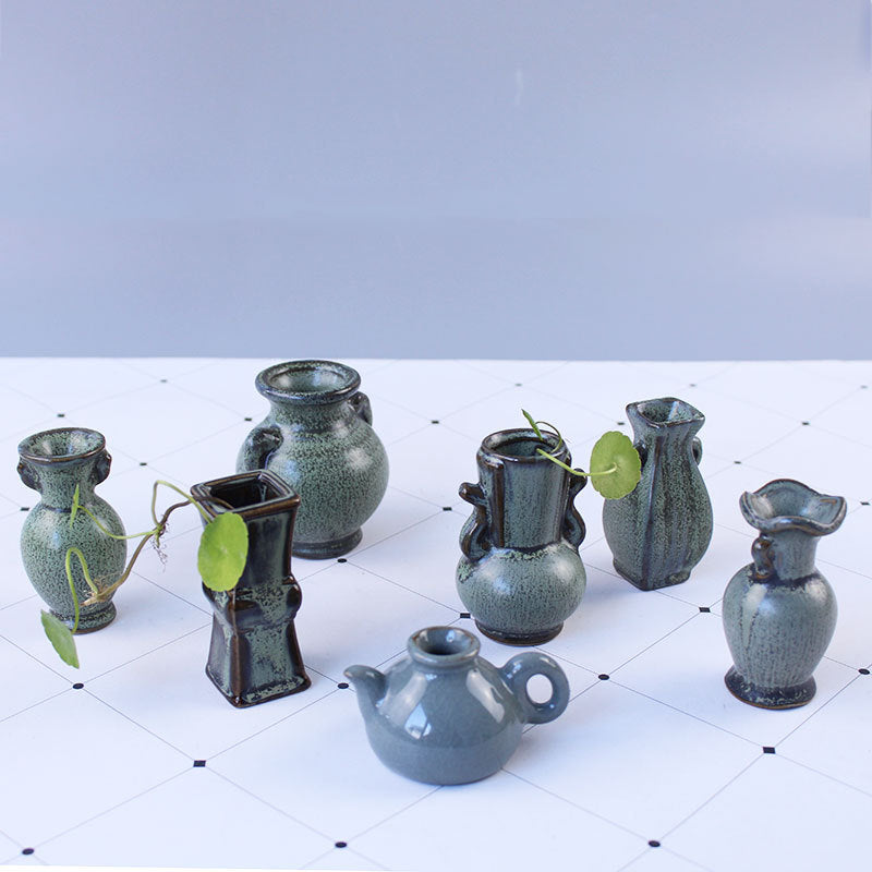 Elegant ceramic vase with artistic design Stornfield