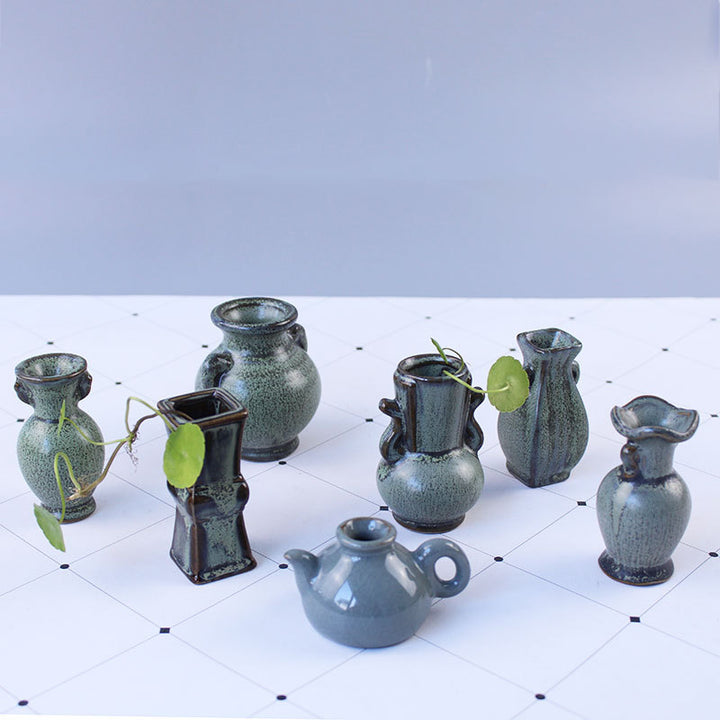 Elegant ceramic vase with artistic design Stornfield