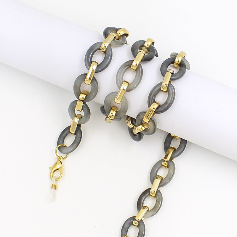 Elegant Chain Eyewear Holder Stornfield