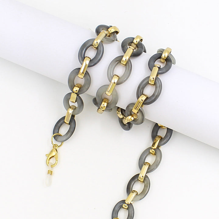 Elegant Chain Eyewear Holder Stornfield