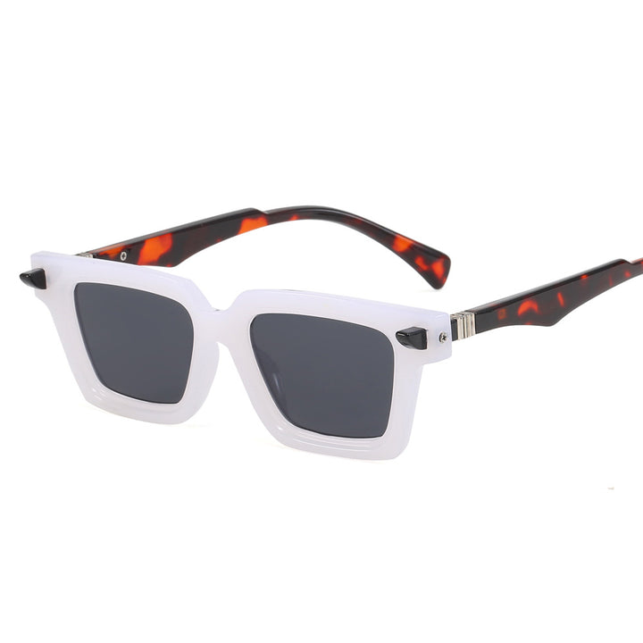 Women Vintage-inspired Sunglasses with Distinctive Frame Stornfield