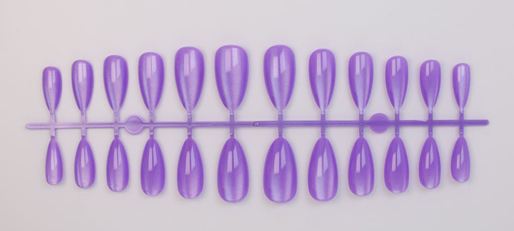 Artificial nail set with shimmering designs Stornfield
