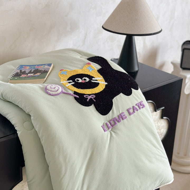 Children's bedding with tufted rabbit appliqué