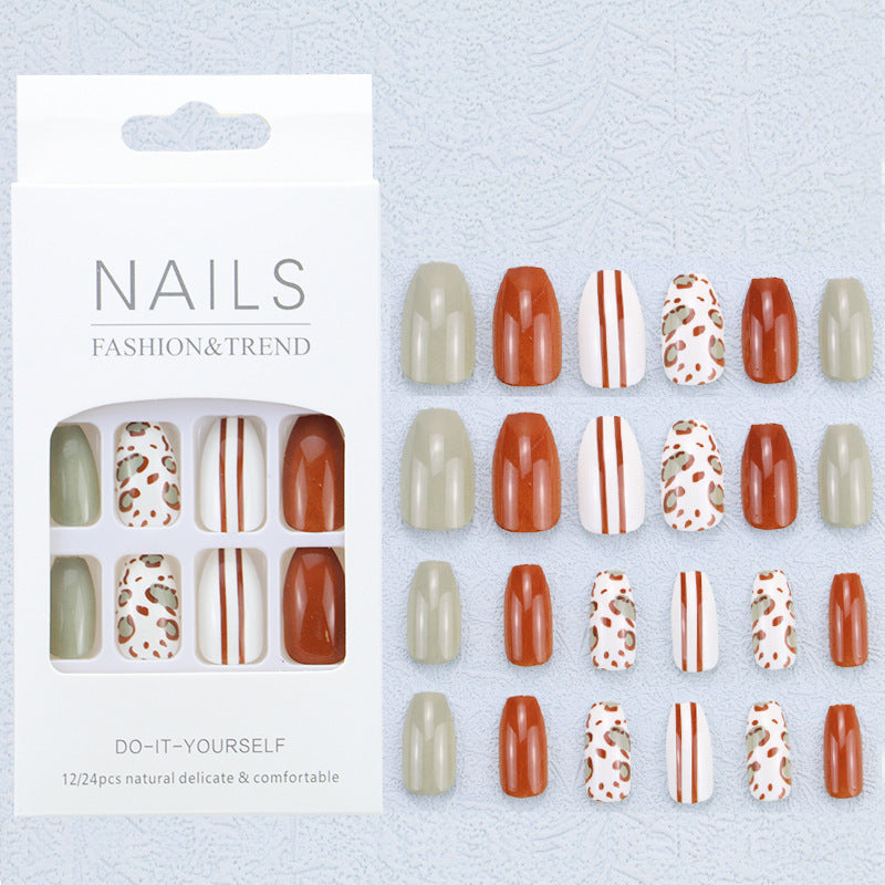 Artistic Graphic Press-On Nail Set Stornfield