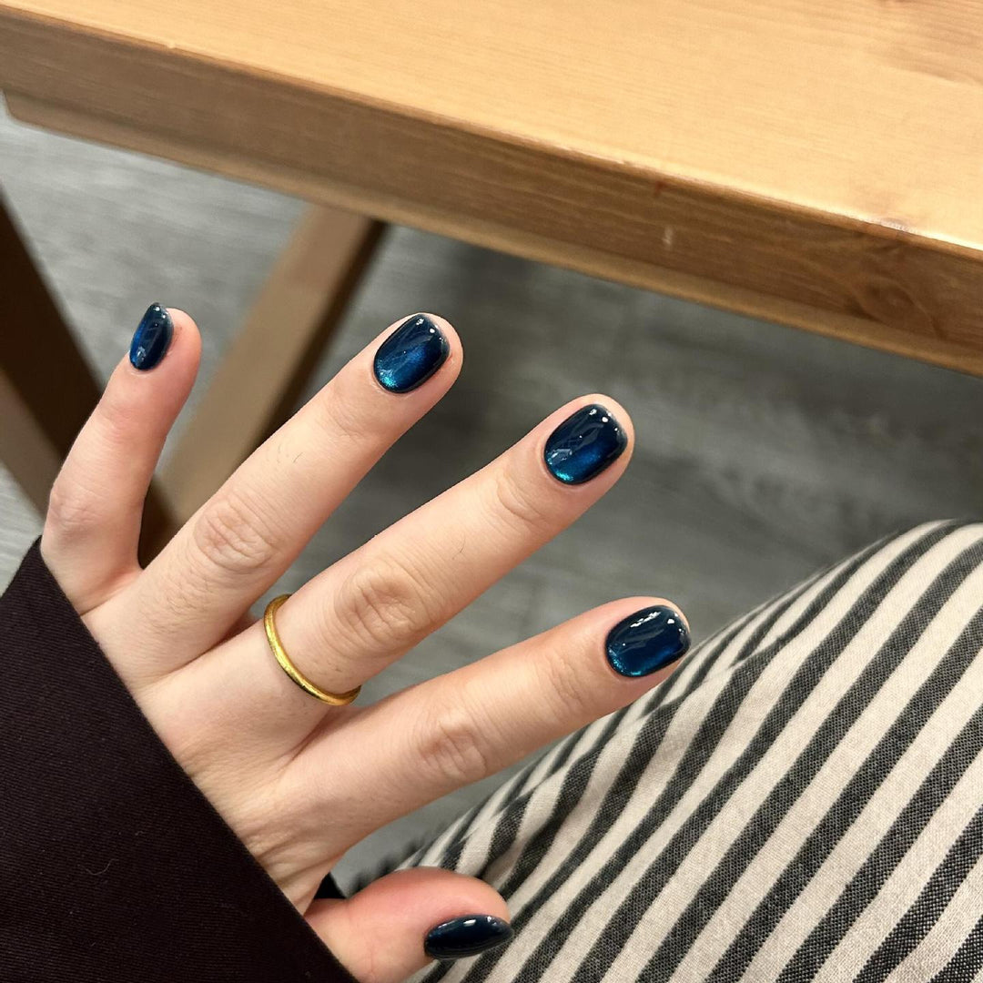 Artificial Nail Tips in Fashionable Shimmer Look Stornfield