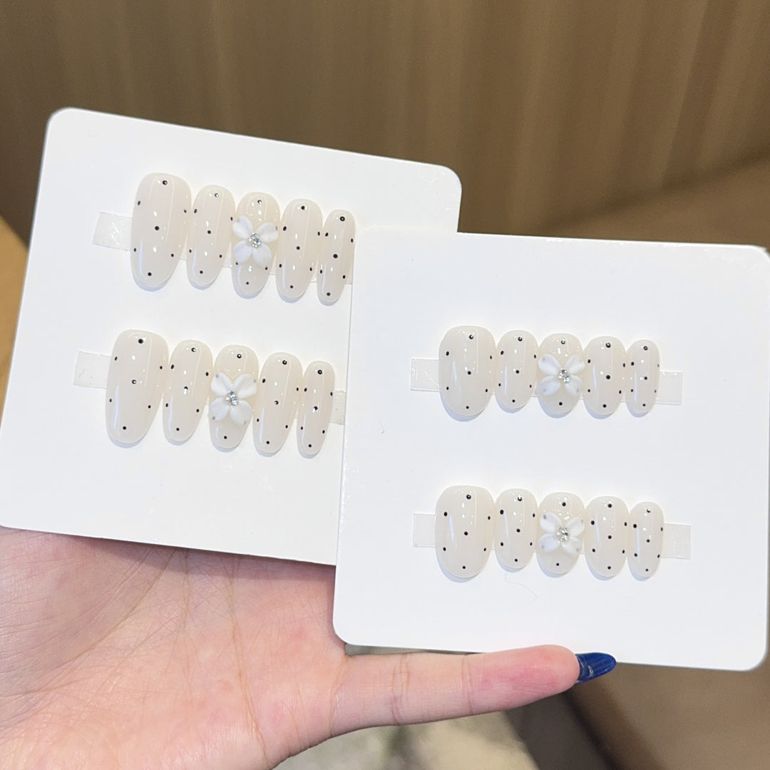 Artificial nail tips with floral and dotted accents Stornfield