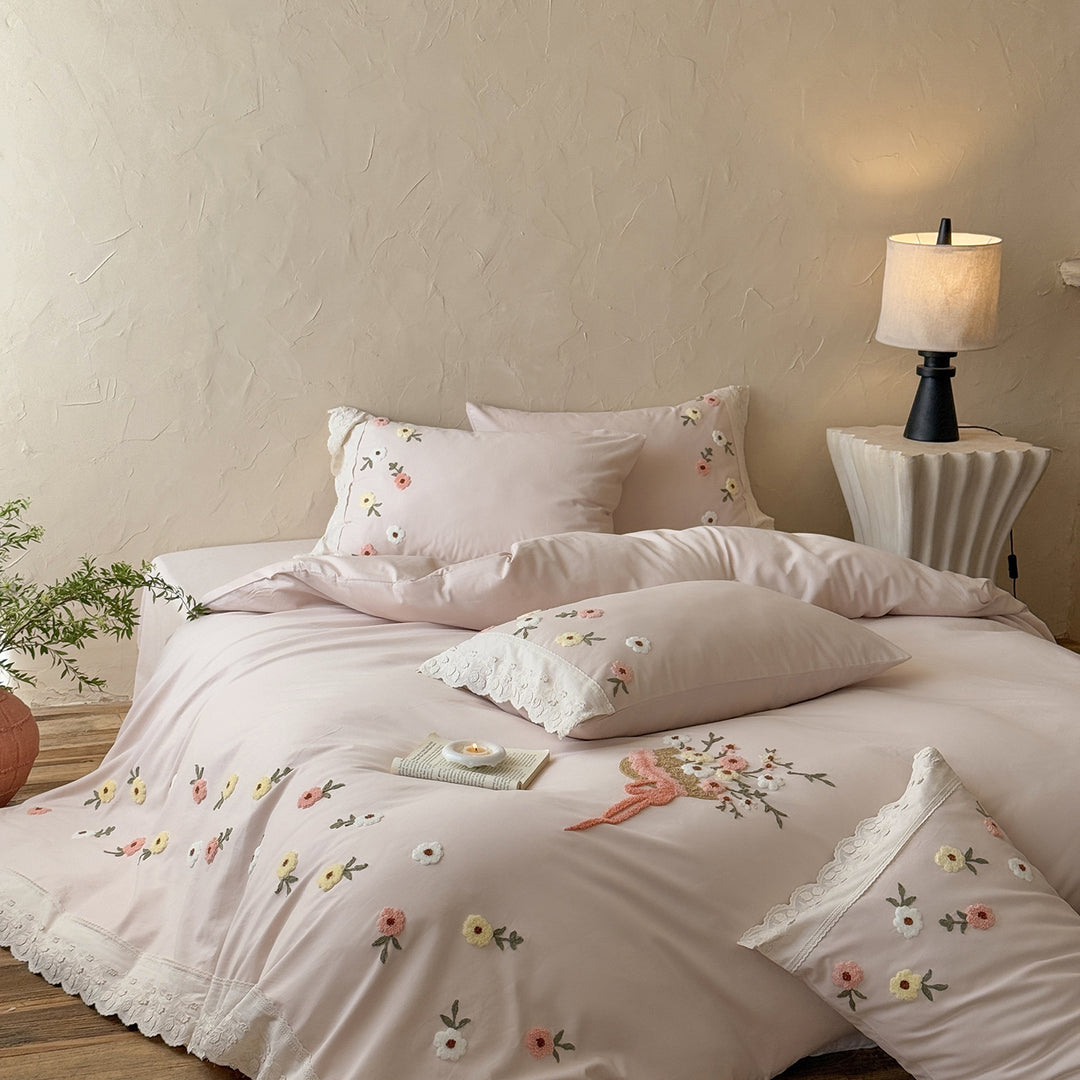 Cotton-Sateen Embroidered Scalloped Lace-Trim Duvet Cover Set with Garden Motif & Pillow Shams