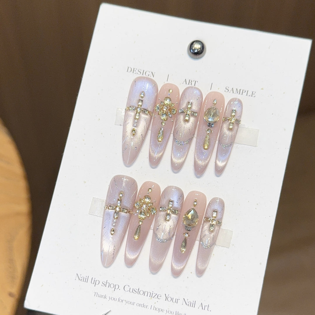 Artificial Nails in Elegant Gold Design Stornfield