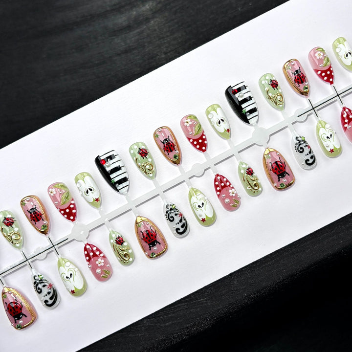 Artistic Themed Nail Art Set