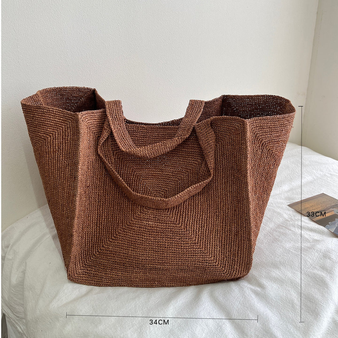 Handcrafted straw bag with stylish design Stornfield