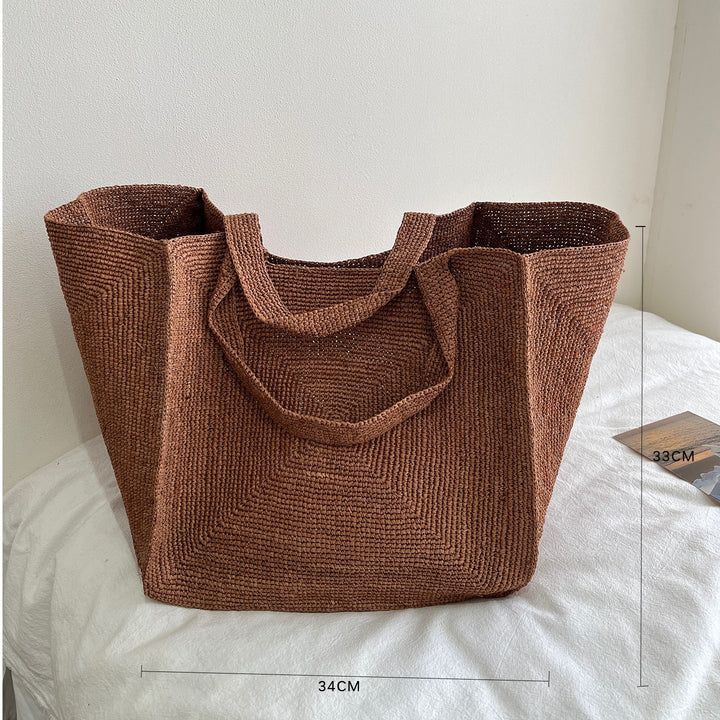 Handcrafted straw bag with stylish design Stornfield