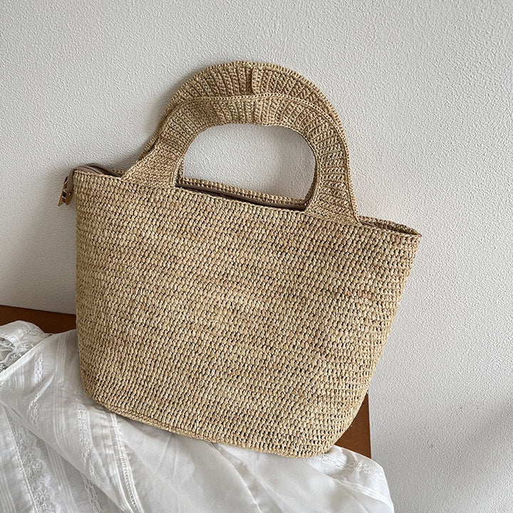 Handcrafted straw bag with geometric pattern Stornfield