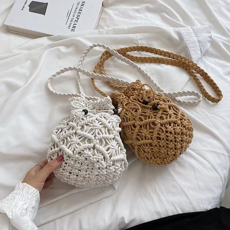 Hand-knotted shoulder bag in playful animal design Stornfield