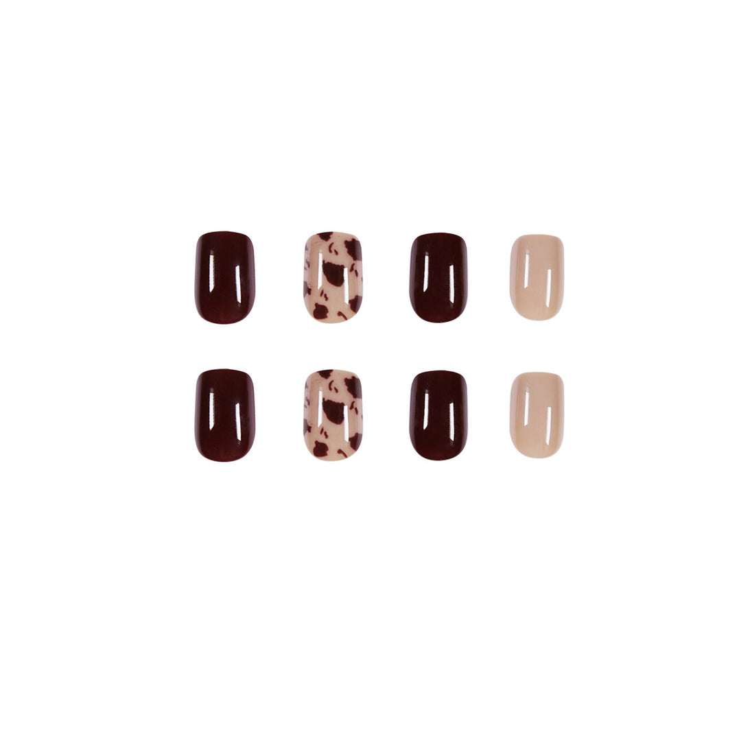 Exclusive nail art with animal pattern and shine Stornfield