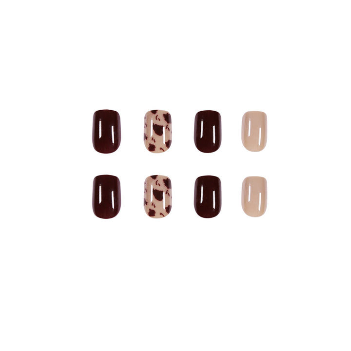 Exclusive nail art with animal pattern and shine Stornfield