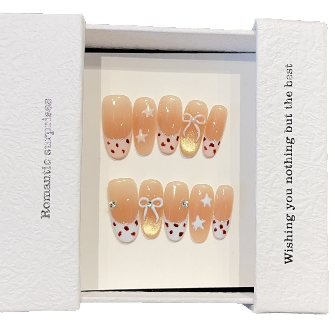 Artificial nails with decadent design and romantic accents Stornfield