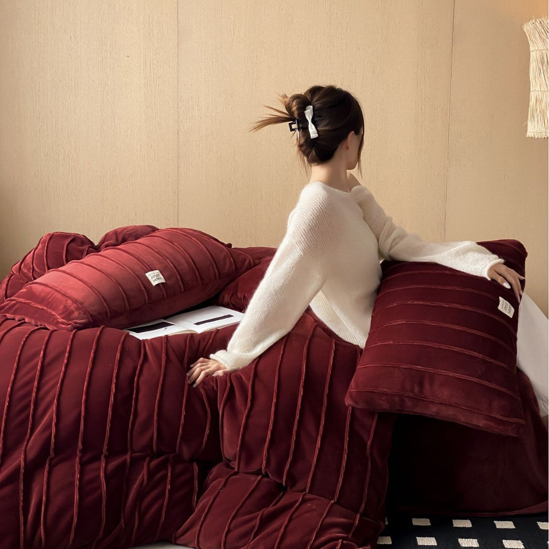 Bedding set with vertical textured piping and soft velvet look