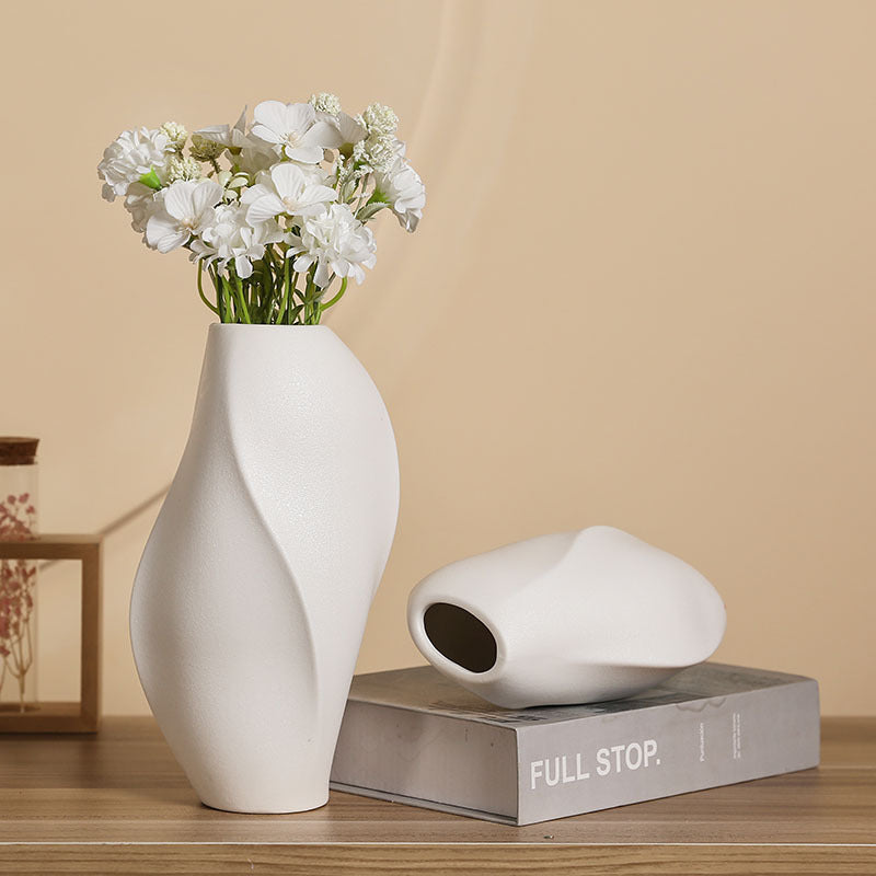 Elegant and contemporary ceramic vase Stornfield