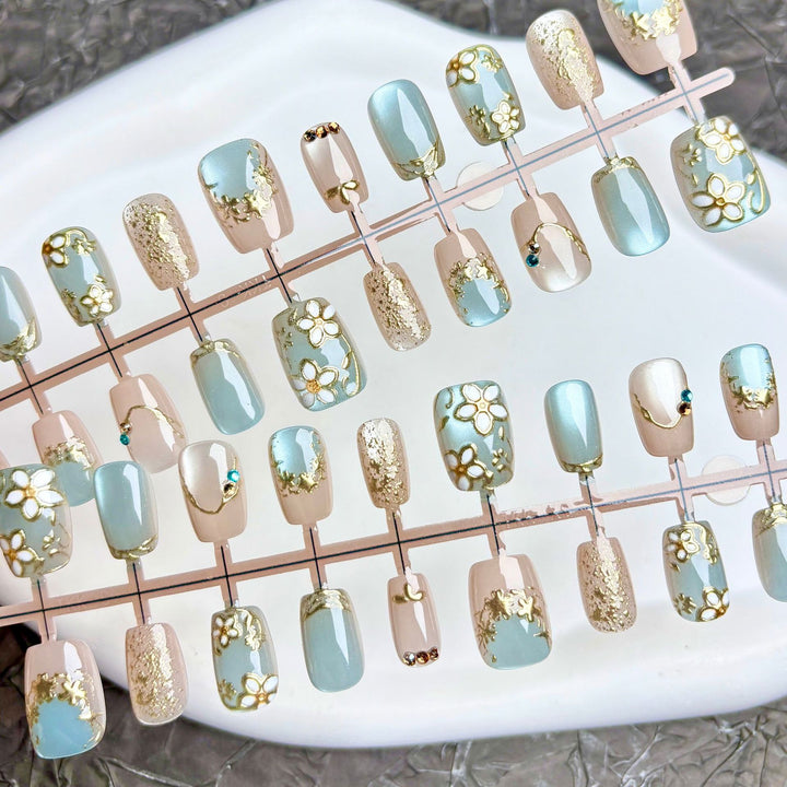 Artistic Press-On Nail Set with Elegant Floral Design