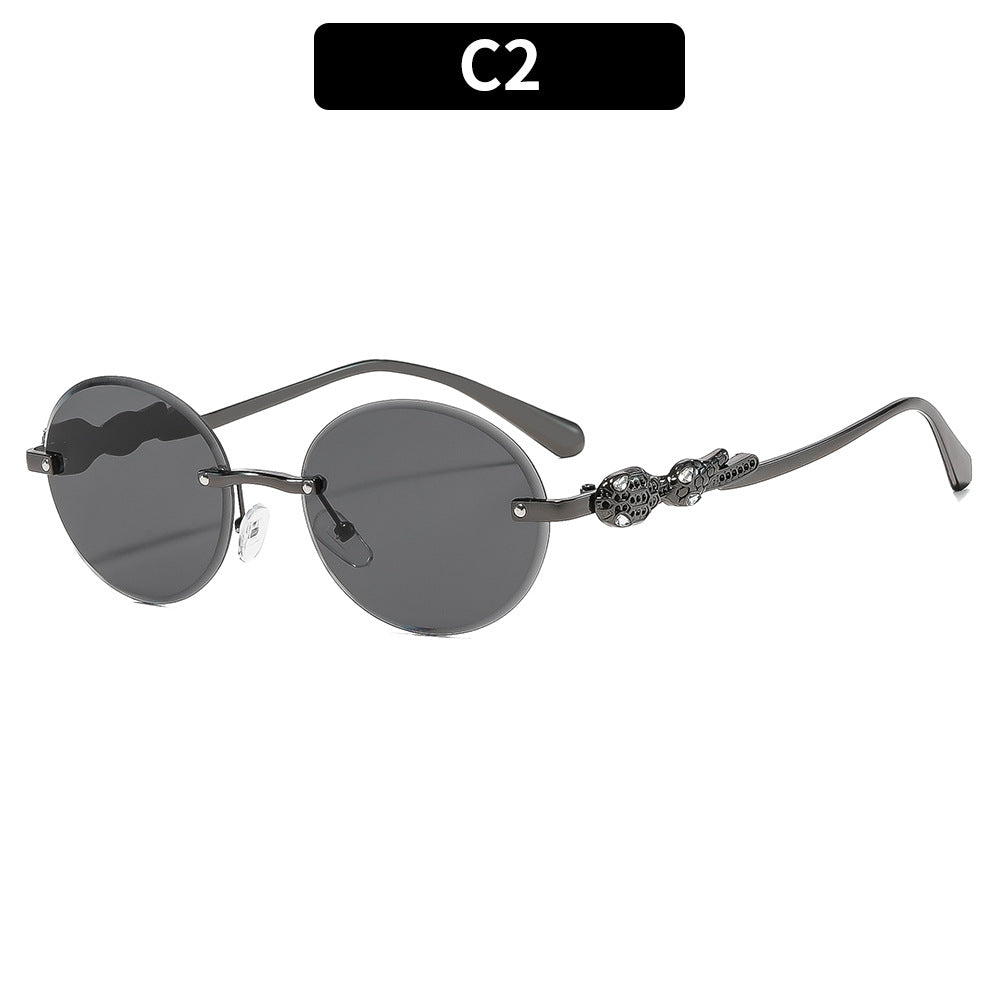 Fashion-Forward Round Frame Sunglasses with Ornate Details