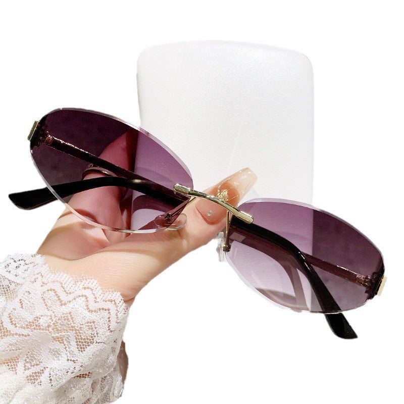 Ladies sunglasses in modern oval design with contrasting frame Stornfield