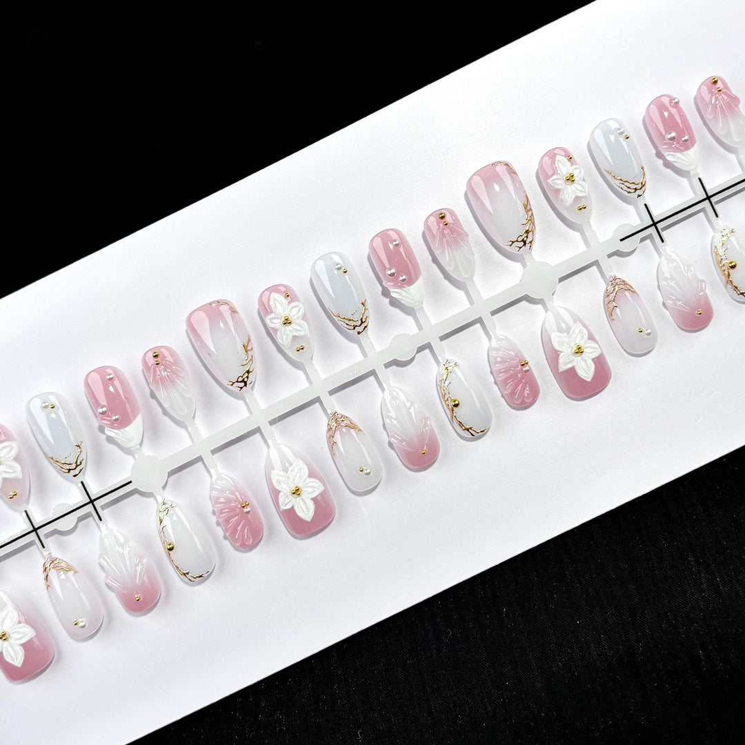 Elegant Decorative Press-On Nail Design Set