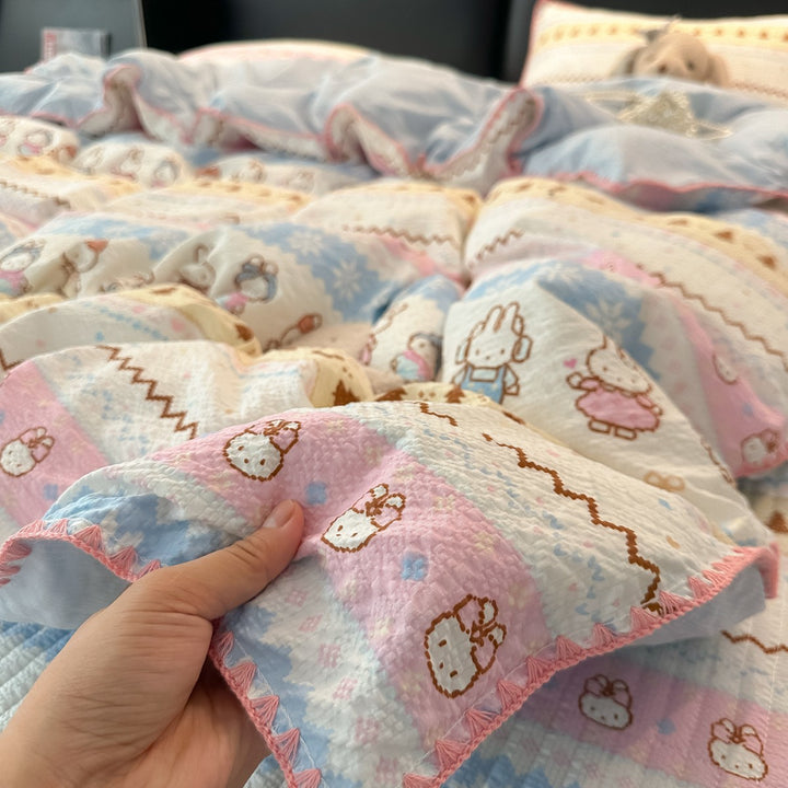 Quilted Floral Pattern Comforter Set