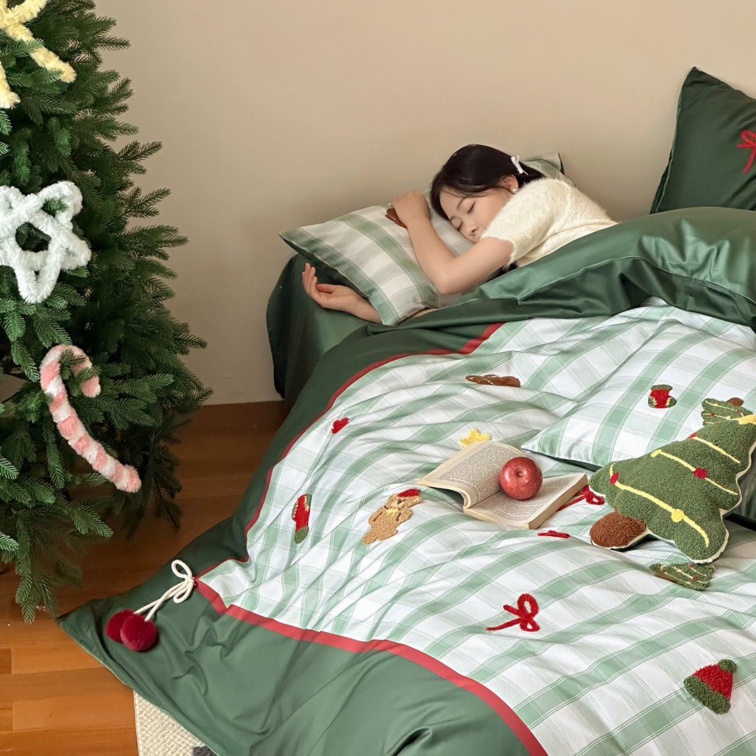 Christmas bedding set made of cotton satin with embroidered appliqués