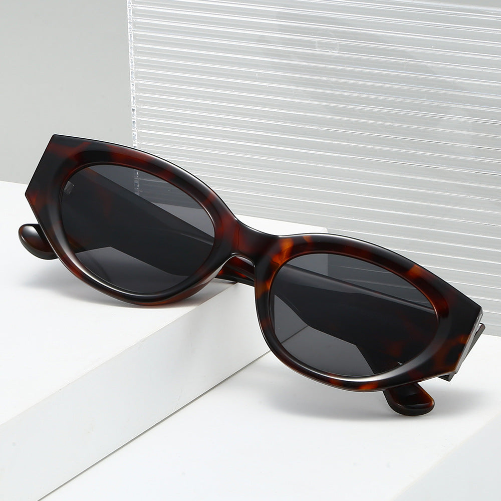 Women Cat-Eye Sunglasses with modern, transparent frame and UV protection Stornfield