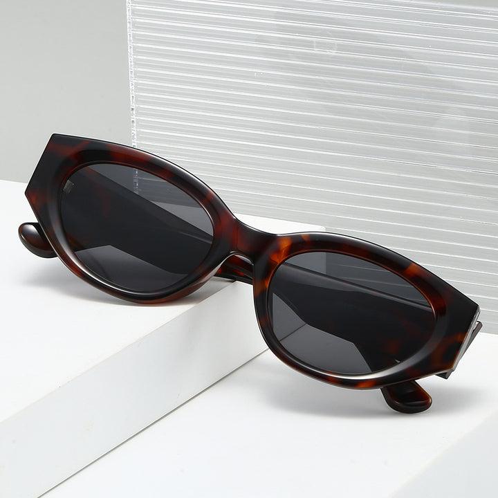 Women Cat-Eye Sunglasses with modern, transparent frame and UV protection Stornfield