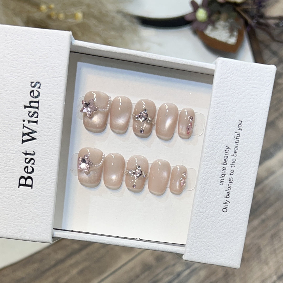 Elegant Press-On Nail Set with Floral Accents Stornfield