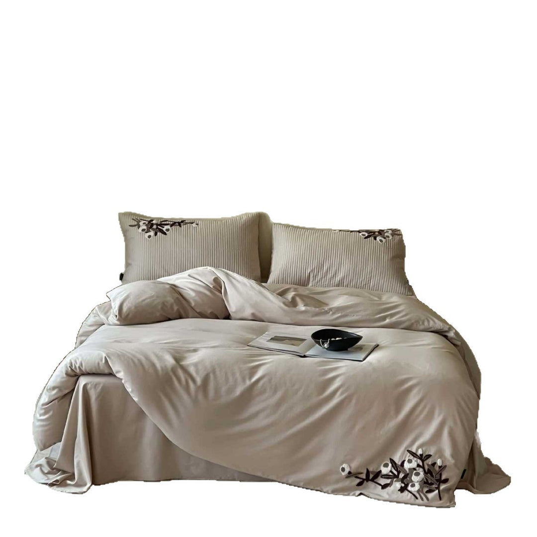 High-quality cotton Mako bedding set with subtle flower appliqué and ribbed pillowcases