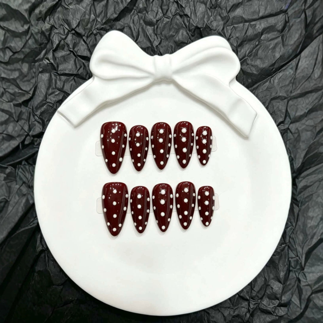 Stylish Polka Dot Press-On Nail Set
