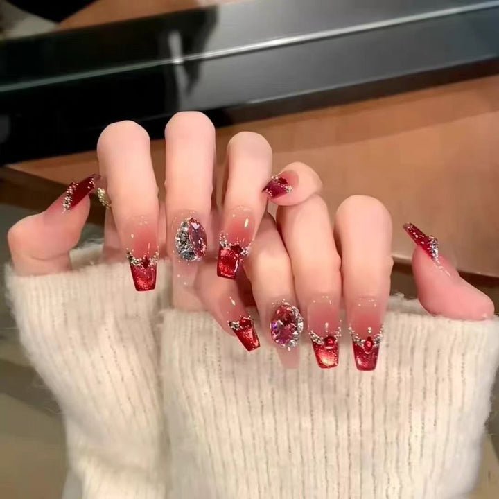 Glamorous and Sparkling Art Nails Stornfield